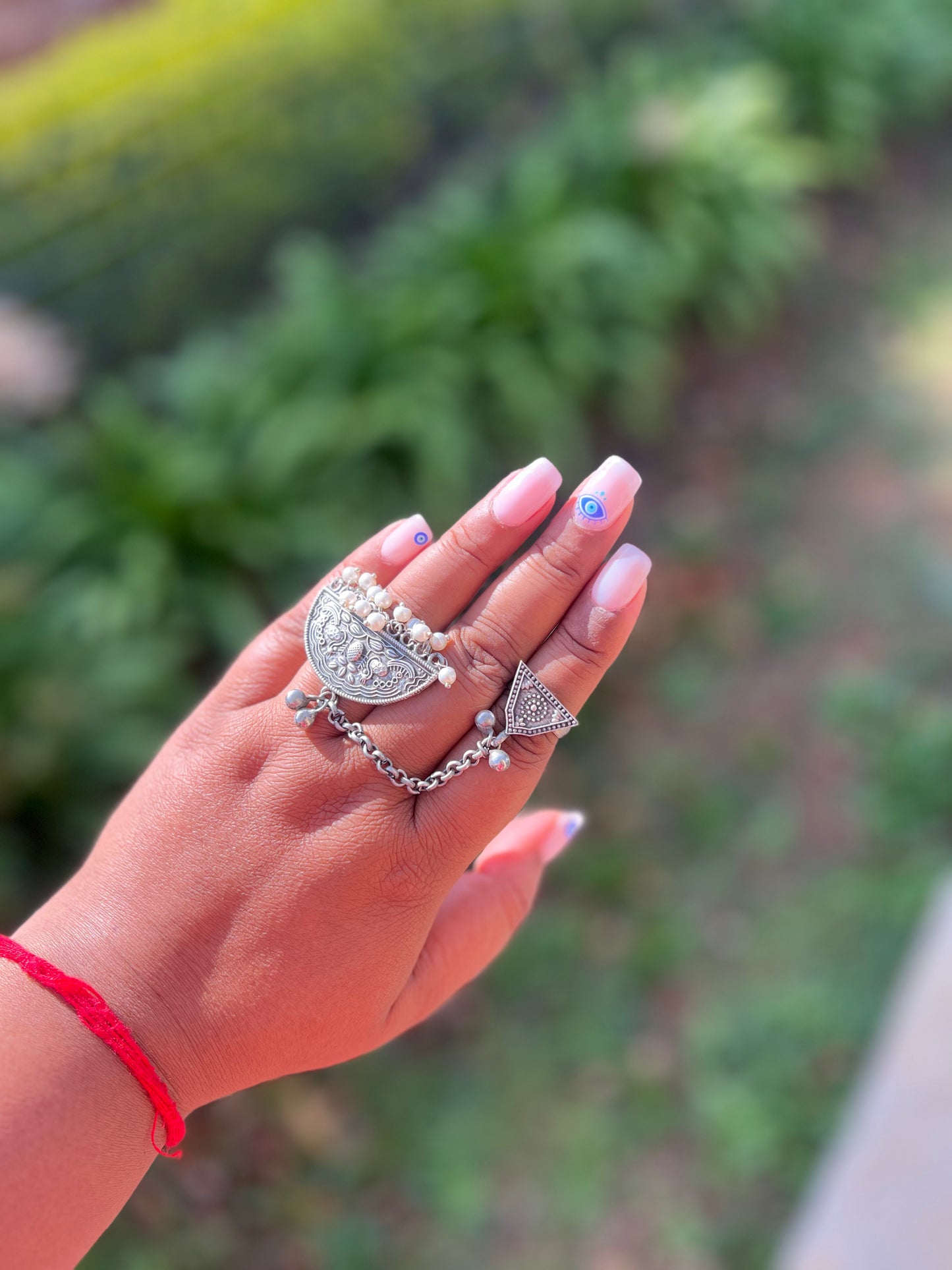 Expandable oxidised silver ring