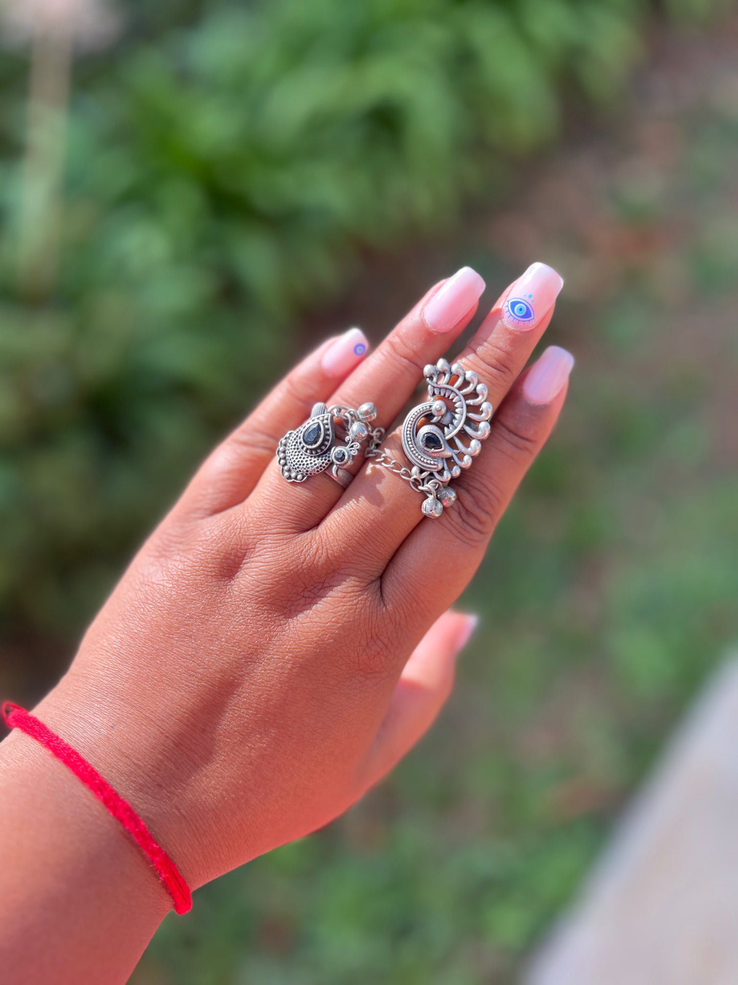 Expandable oxidised silver ring