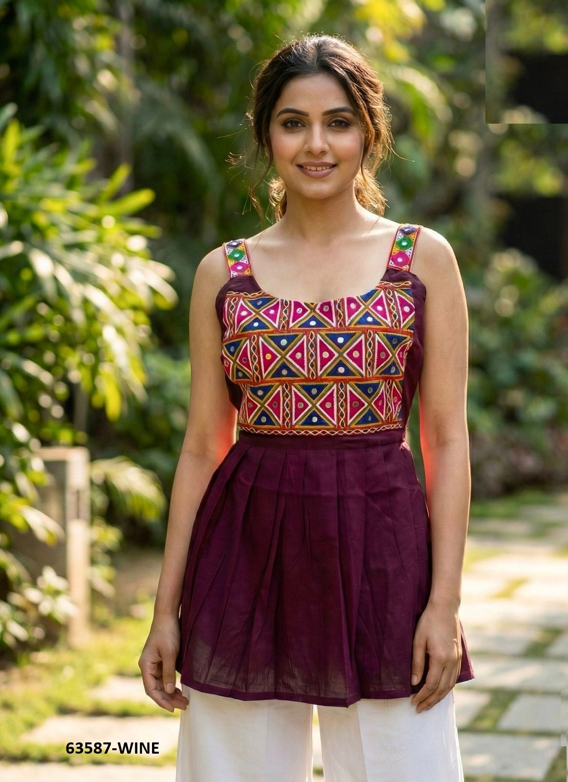 Rayon Gamthi Work Sleeveless Top