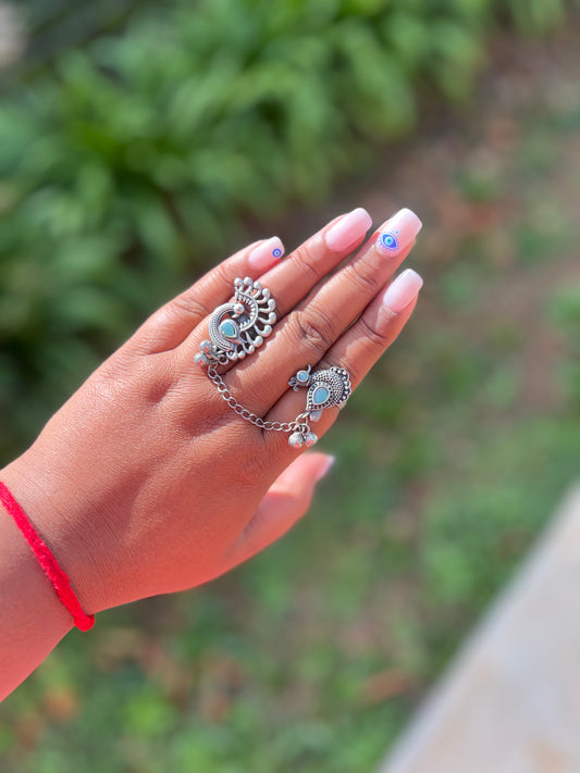 Expandable oxidised silver ring