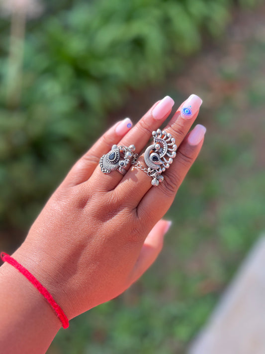 Expandable oxidised silver ring