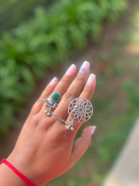 Expandable oxidised silver ring