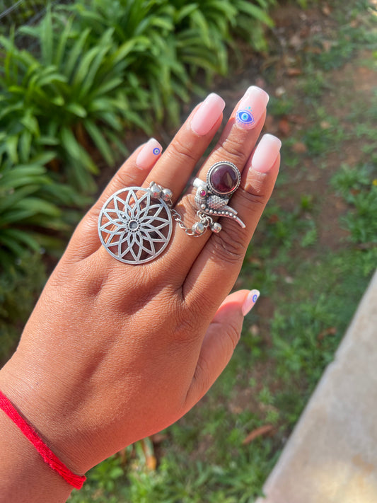 Expandable oxidised silver ring
