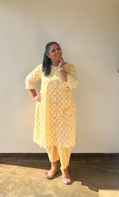 Kurthi And Pant Set - Mid Sizes